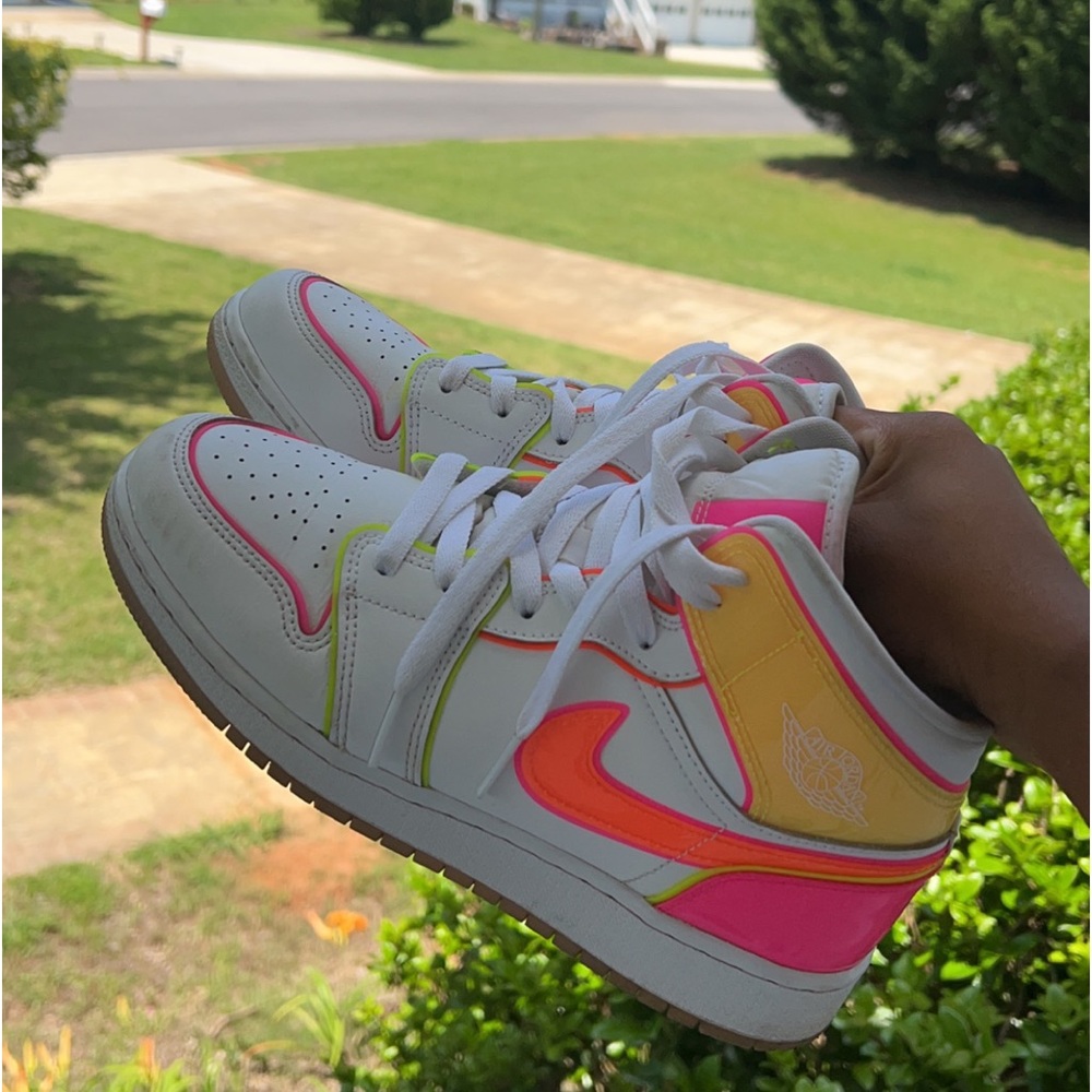 Jordan 1 Neon Mid’s
